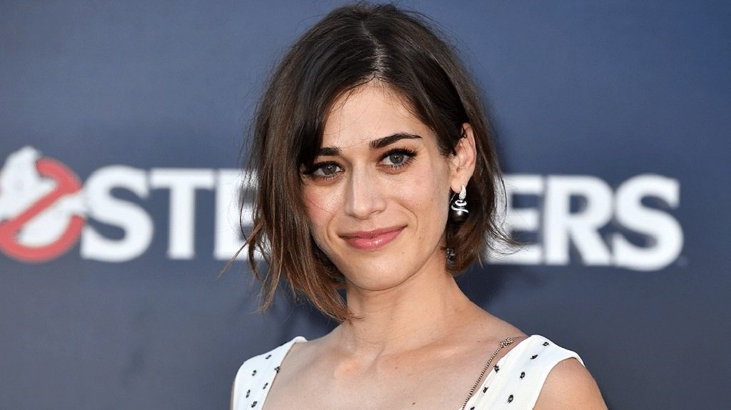 Lizzy Caplan Parents