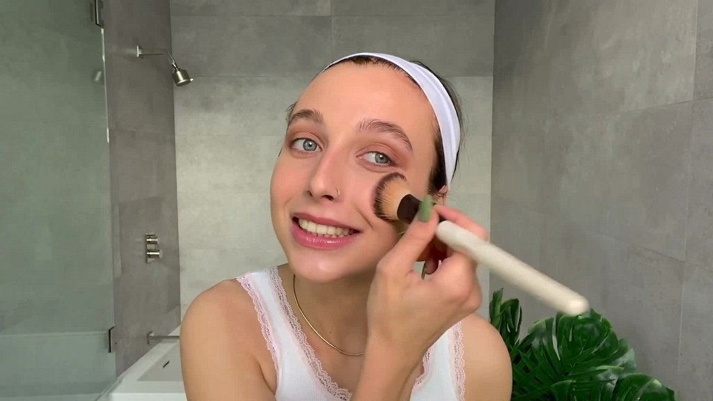 Emma Chamberlain Lip Fillers