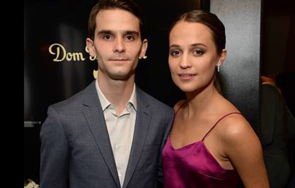 Alicia Vikander Siblings