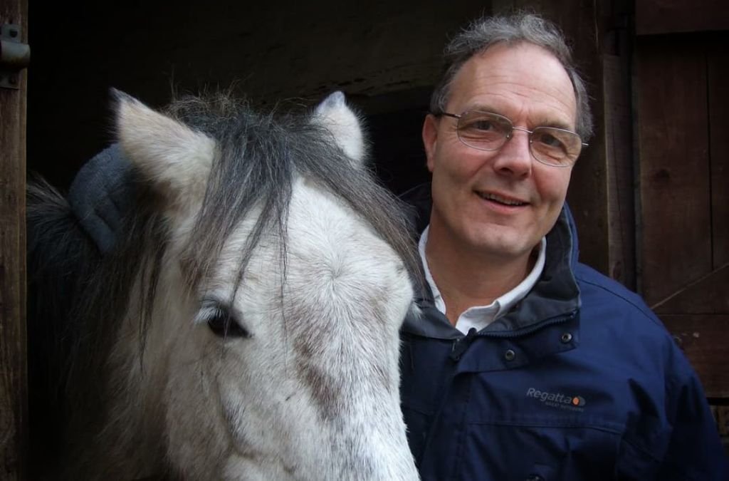 Who Are Julie And Ray Edwards, Darren Edwards Parents? Family