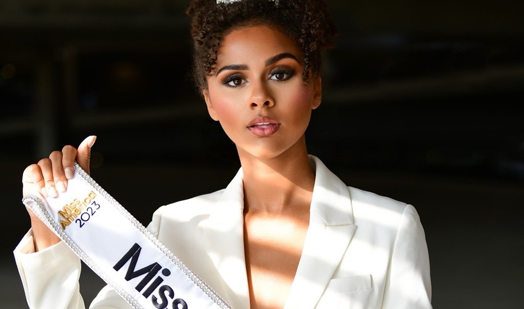 Ellie Breaux Parents