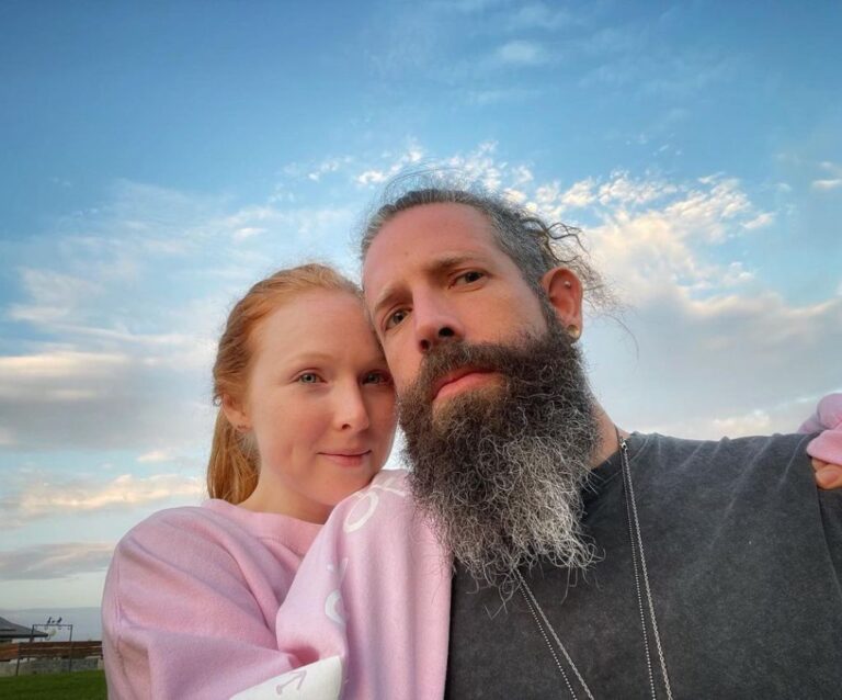 Molly Quinn Relationship With Elan Gale: Husband Family And Net Worth