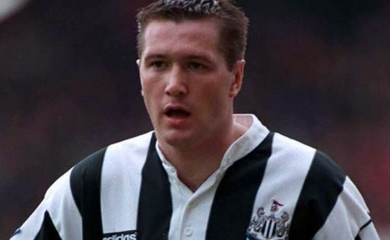 Is Steve Howey Gay? Partner And Sexuality