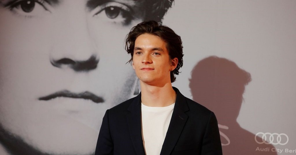 Fionn Whitehead girlfriend