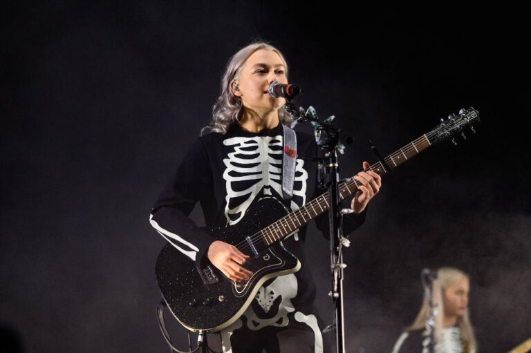 Does Phoebe Bridgers Have A Sister? Brother And Family