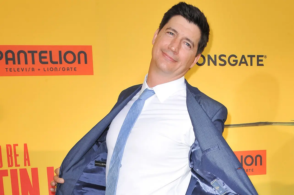 Ken Marino gay