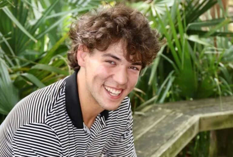 Is Cameron Robbins Girlfriend Juliana Smith? Footage And Shark Video