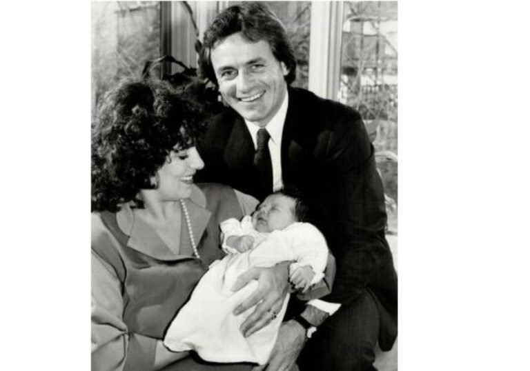 Fried Kemper Wikipedia And Age: Family Wife Children