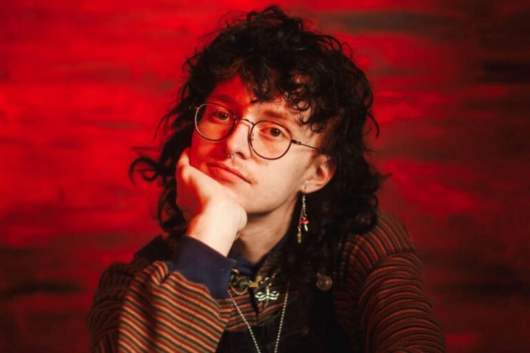 Cavetown Girlfriend: Is The Singer Dating Naph?