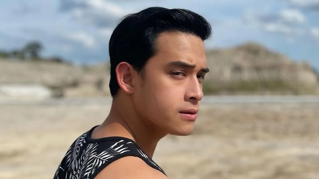 Diego Loyzaga Parents: Father Cesar & Mother Teresa Loyzaga