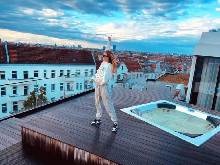 Georgina Stumpf Wikipedia And Alter: Family And Net worth