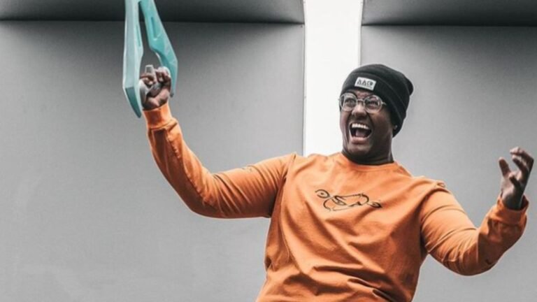 Was YouTuber Twomad Gay? Gender And Sexuality